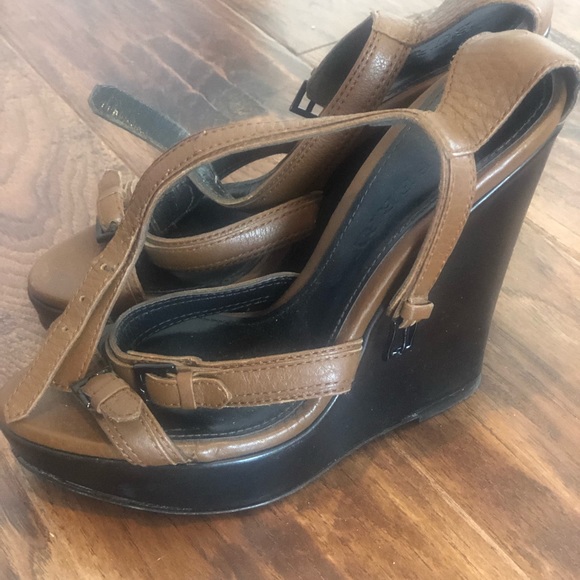 ✨BURBERRY WEDGES - Picture 2 of 4